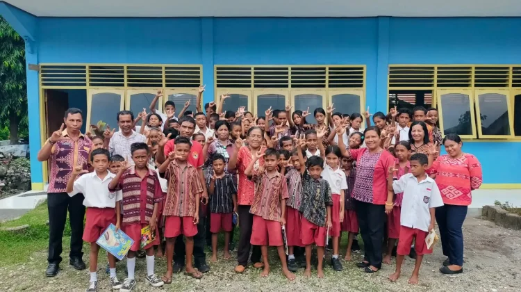 Disarpus Sikka Perkuat Literasi di SDK Natawatu